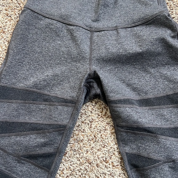 GREAT CONDITION- Lululemon Mesh Leggings - Picture 2 of 4
